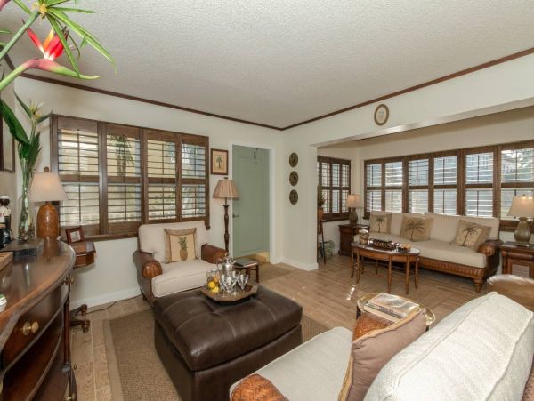 Naples Luxury 2 Bedroom Vacation Condo Walk To Beach