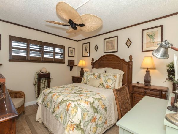 Naples Luxury 2 Bedroom Vacation Condo Walk To Beach