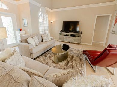 Canalfront Three Bedroom in Exclusive Community Canalfront Three Bedroom in Exclusive Community