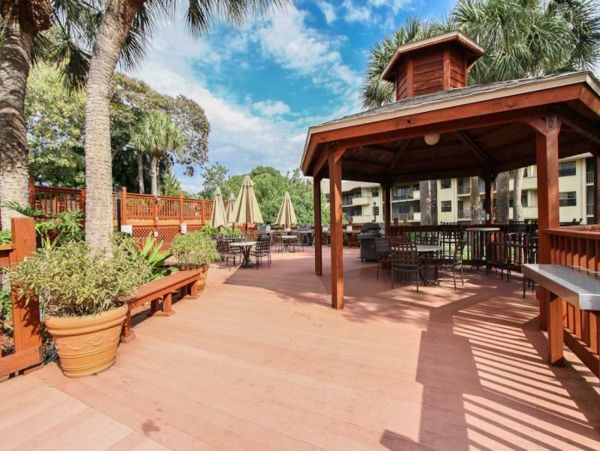Naples Vacation Condo Sleeps 4 Guests Walk To Beach