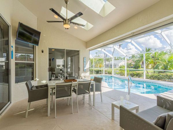 Three Bedroom plus Den Gorgeous Vacation Home in Naples