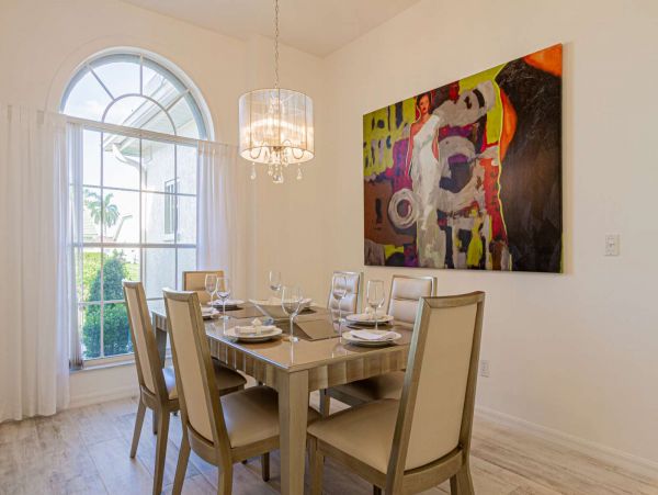 Three Bedroom plus Den Gorgeous Vacation Home in Naples