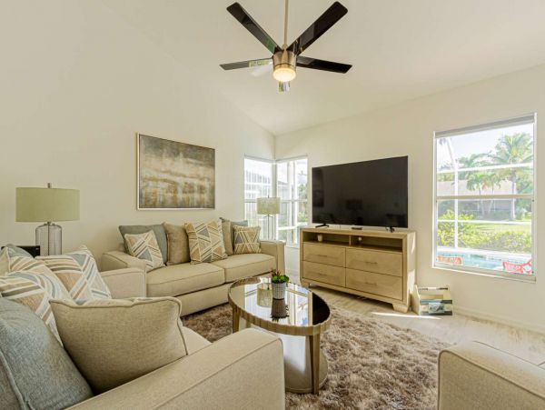 Three Bedroom plus Den Gorgeous Vacation Home in Naples
