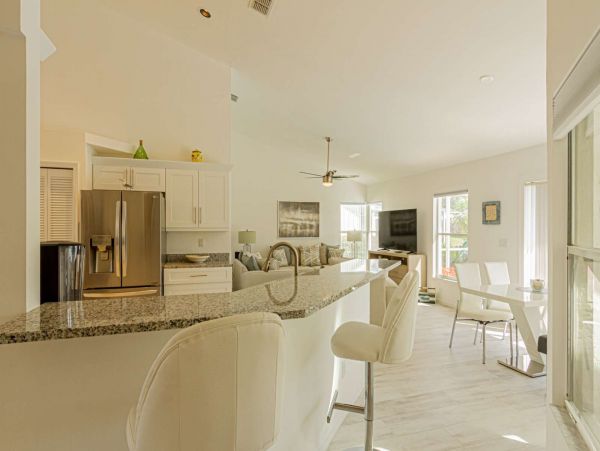 Three Bedroom plus Den Gorgeous Vacation Home in Naples