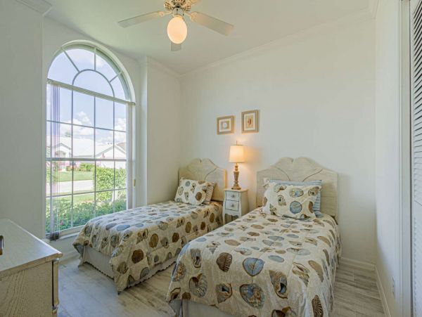 Three Bedroom plus Den Gorgeous Vacation Home in Naples