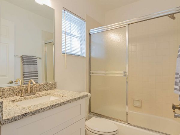 Three Bedroom plus Den Gorgeous Vacation Home in Naples
