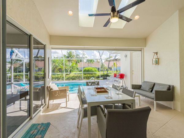 Three Bedroom plus Den Gorgeous Vacation Home in Naples