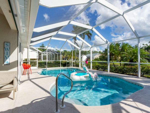 Three Bedroom plus Den Gorgeous Vacation Home in Naples