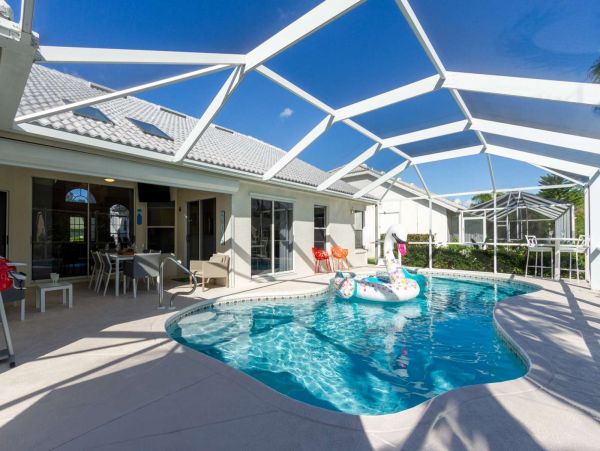 Three Bedroom plus Den Gorgeous Vacation Home in Naples