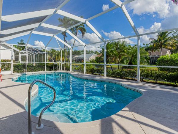 Three Bedroom plus Den Gorgeous Vacation Home in Naples