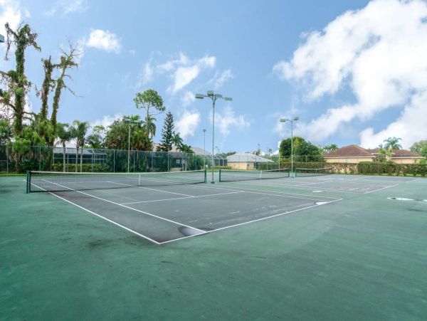 Three Bedroom plus Den Gorgeous Vacation Home in Naples
