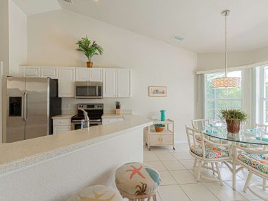 Spacious Four Bedroom Centrally Located to Downtown and 5th Spacious Four Bedroom Centrally Located to Downtown and 5th