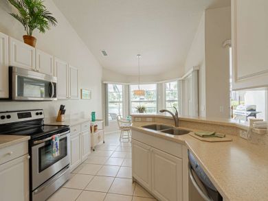 Spacious Four Bedroom Centrally Located to Downtown and 5th Spacious Four Bedroom Centrally Located to Downtown and 5th