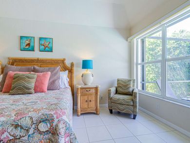 Spacious Four Bedroom Centrally Located to Downtown and 5th Spacious Four Bedroom Centrally Located to Downtown and 5th