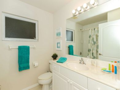 Spacious Four Bedroom Centrally Located to Downtown and 5th Spacious Four Bedroom Centrally Located to Downtown and 5th