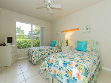 Spacious Four Bedroom Centrally Located to Downtown and 5th Spacious Four Bedroom Centrally Located to Downtown and 5th