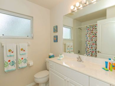 Spacious Four Bedroom Centrally Located to Downtown and 5th Spacious Four Bedroom Centrally Located to Downtown and 5th