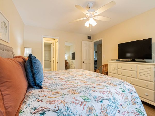 Exquisite 2-Bedroom Vacation Rental in Naples