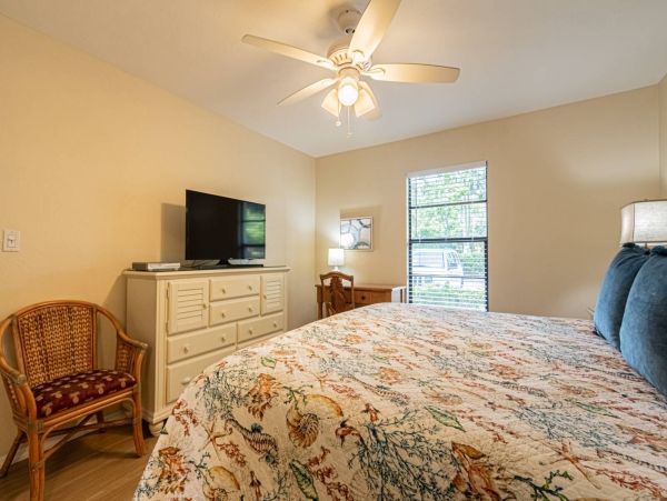 Exquisite 2-Bedroom Vacation Rental in Naples