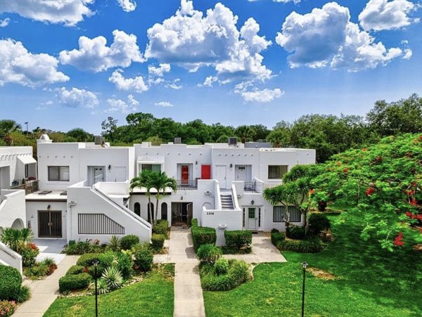 Exquisite 2-Bedroom Vacation Rental in Naples