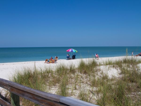 Tropical Retreat in Southeast Naples: Your Perfect Condo Getaway