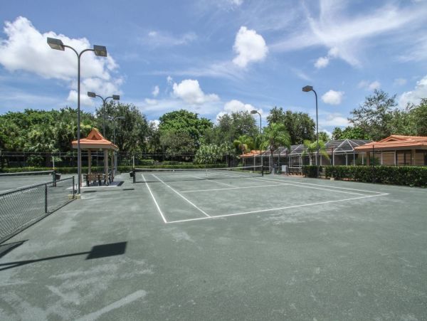 Tropical Retreat in Southeast Naples: Your Perfect Condo Getaway