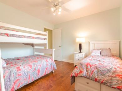 Tropical Oasis 6 Minutes from Vanderbilt Beach! Tropical Oasis 6 Minutes from Vanderbilt Beach!