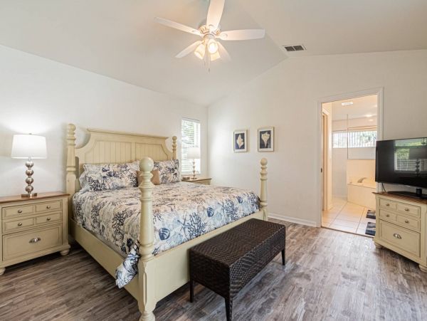 Upscale Naples Getaway: Pool, 4 Beds, Close to 5th Ave
