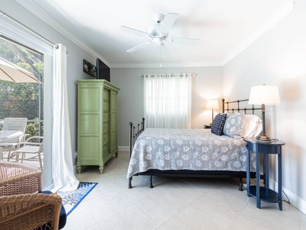 Naples Three Bedroom Vacation Rental with Private Caged Pool