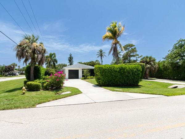 Naples Three Bedroom Vacation Rental with Private Caged Pool