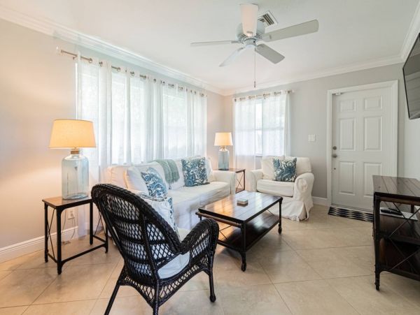 Naples Three Bedroom Vacation Rental with Private Caged Pool
