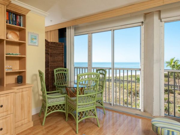 Historic East End inn with awesome views!