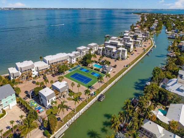 Exquisite Sanibel Island Retreat with Stunning Bay Views