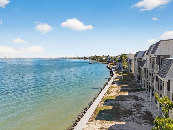 Exquisite Sanibel Island Retreat with Stunning Bay Views