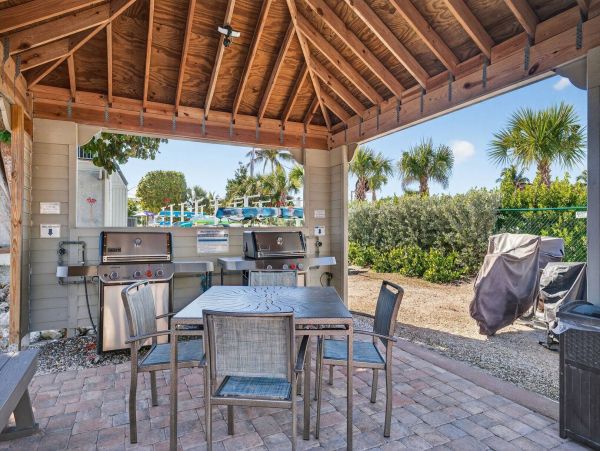 Exquisite Sanibel Island Retreat with Stunning Bay Views