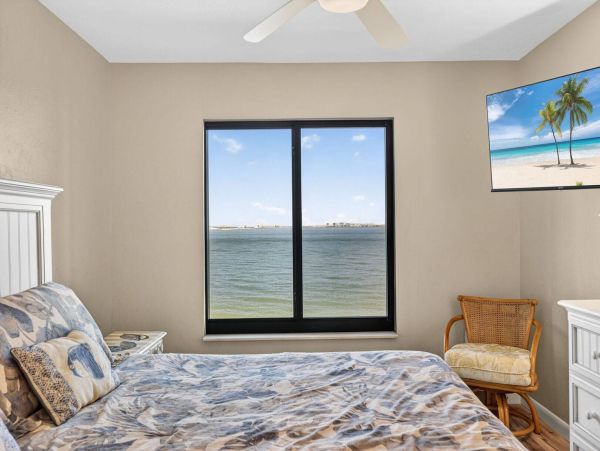 Exquisite Sanibel Island Retreat with Stunning Bay Views
