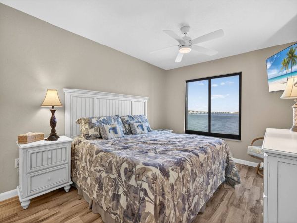 Exquisite Sanibel Island Retreat with Stunning Bay Views