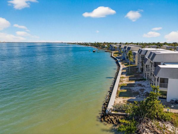 Exquisite Sanibel Island Retreat with Stunning Bay Views