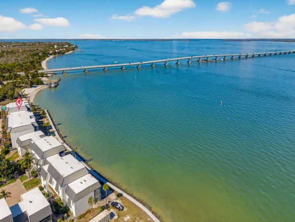 Exquisite Sanibel Island Retreat with Stunning Bay Views