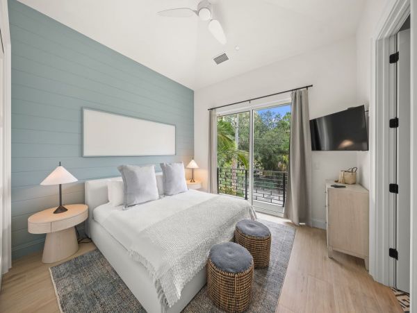 Luxury Waterfront Vacation Home  Siesta Key 4-Bedroom Rental with Pool & Spa
