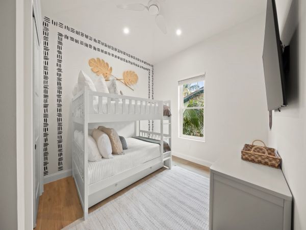 Luxury Waterfront Vacation Home  Siesta Key 4-Bedroom Rental with Pool & Spa