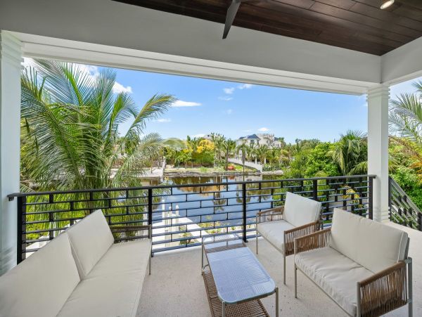 Luxury Waterfront Vacation Home  Siesta Key 4-Bedroom Rental with Pool & Spa
