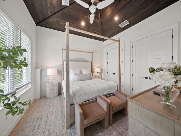 Luxury Waterfront Vacation Home  Siesta Key 4-Bedroom Rental with Pool & Spa