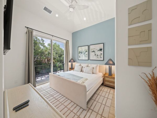 Luxury Waterfront Vacation Home  Siesta Key 4-Bedroom Rental with Pool & Spa