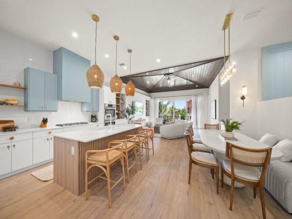 Luxury Waterfront Vacation Home  Siesta Key 4-Bedroom Rental with Pool & Spa