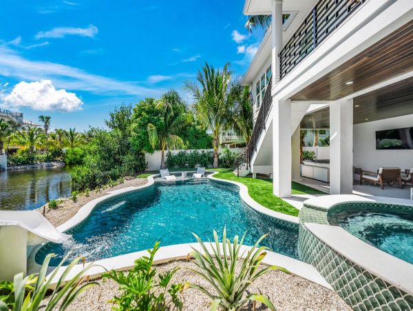 Luxury Waterfront Vacation Home  Siesta Key 4-Bedroom Rental with Pool & Spa