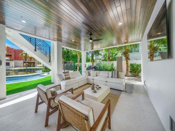 Luxury Waterfront Vacation Home  Siesta Key 4-Bedroom Rental with Pool & Spa