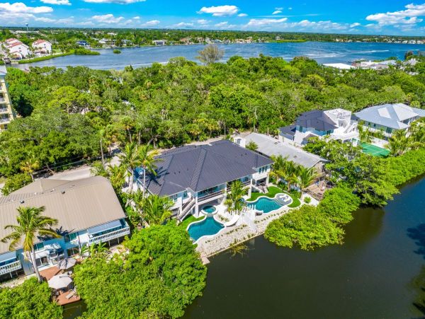 Luxury Waterfront Vacation Home  Siesta Key 4-Bedroom Rental with Pool & Spa