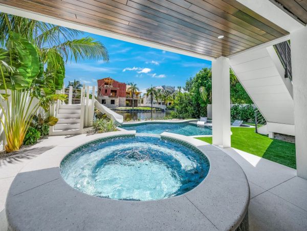Luxury Waterfront Vacation Home  Siesta Key 4-Bedroom Rental with Pool & Spa
