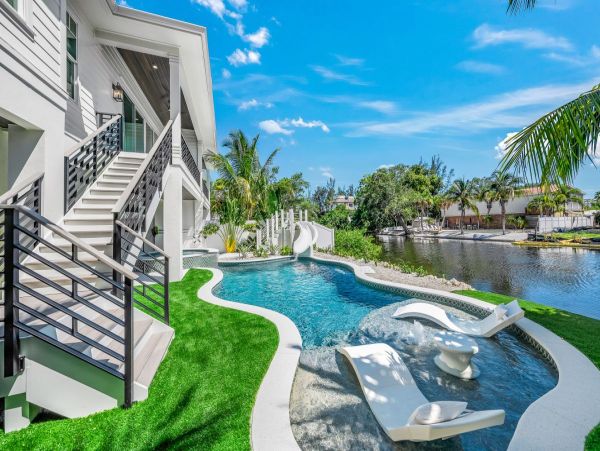 Luxury Waterfront Vacation Home  Siesta Key 4-Bedroom Rental with Pool & Spa